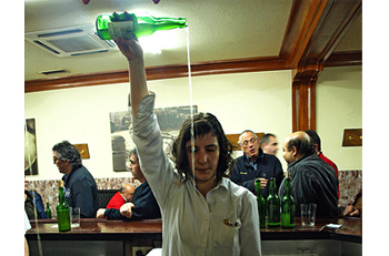 Escanciado de sidra Casa Lin Avilés